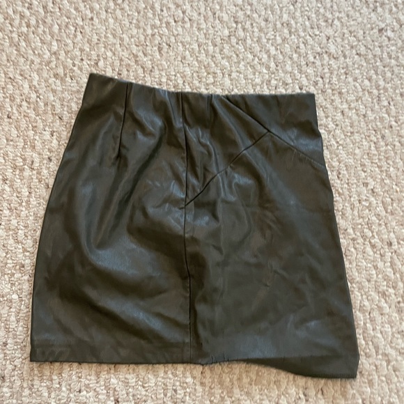 Two Medium Dynamite Skirts - Picture 6 of 10